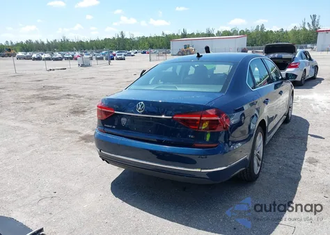 2018 Volkswagen Passat 2.0T Se из США, поврежденный, VIN 1VWBA7A33JC041386